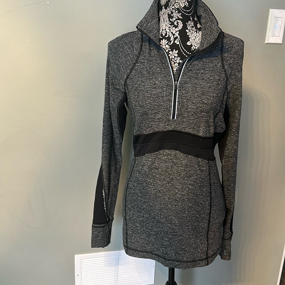Lululemon size 8 half zip